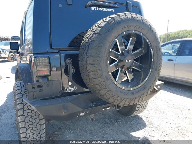 1C4BJWEG4HL733807 Jeep Wrangler Unlimited Sahara 4x4