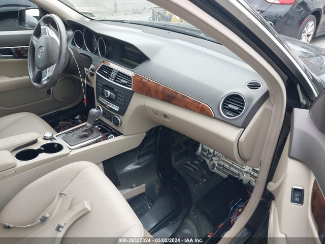 Mercedes-Benz C 300 2014 WDDGF8AB2EG246080 Image 5