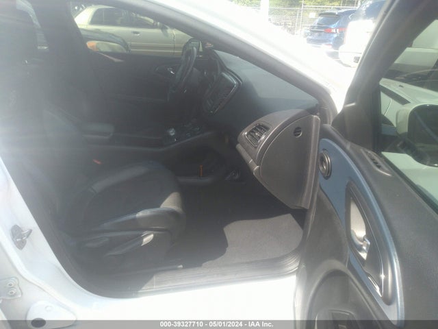 1C3CCCBG7FN518462 Chrysler 200 S