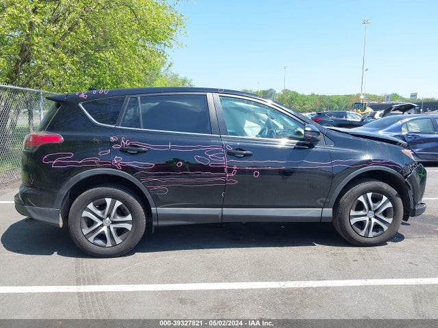 Toyota RAV4 LE 2018 2T3ZFREV6JW437237 Image 13