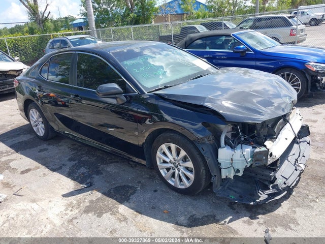 Toyota CAMRY LE 2018 4T1B11HKXJU109153 головне зображення
