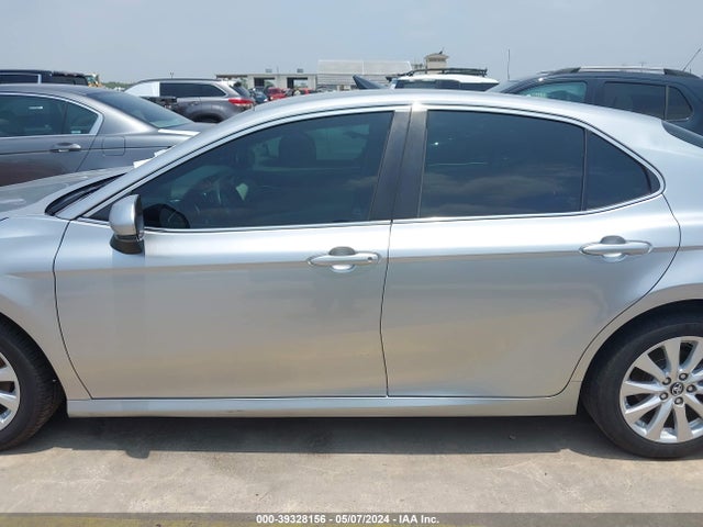 Toyota CAMRY LE 2018 4T1B11HK1JU032138 Image 14