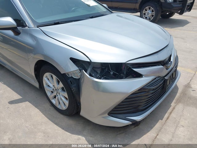 Toyota CAMRY LE 2018 4T1B11HK1JU032138 Image 17