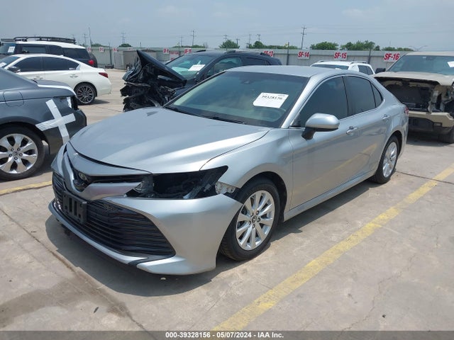 Toyota CAMRY LE 2018 4T1B11HK1JU032138 Image 2