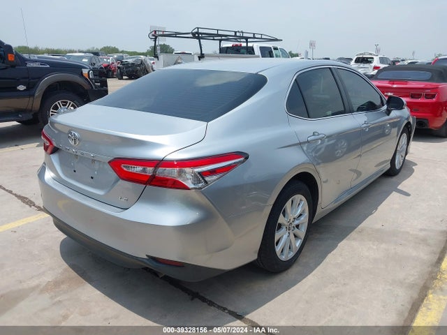Toyota CAMRY LE 2018 4T1B11HK1JU032138 Image 4