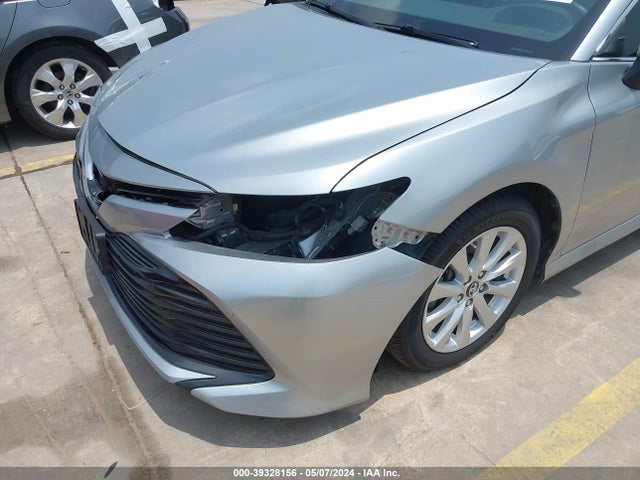 Toyota CAMRY LE 2018 4T1B11HK1JU032138 Image 6