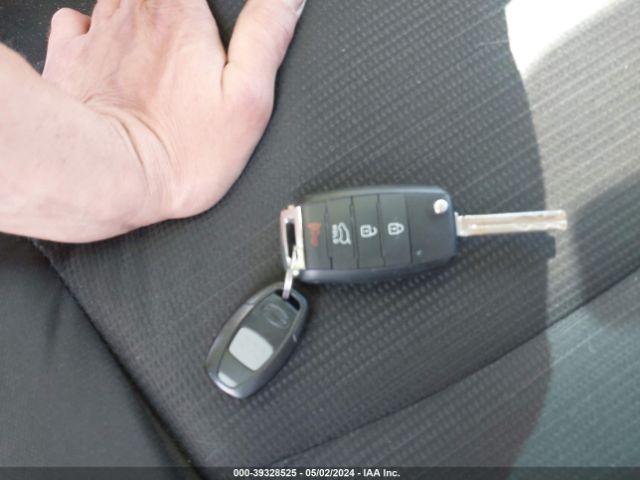 5XYKTCA6XEG487875 KIA SORENTO LX