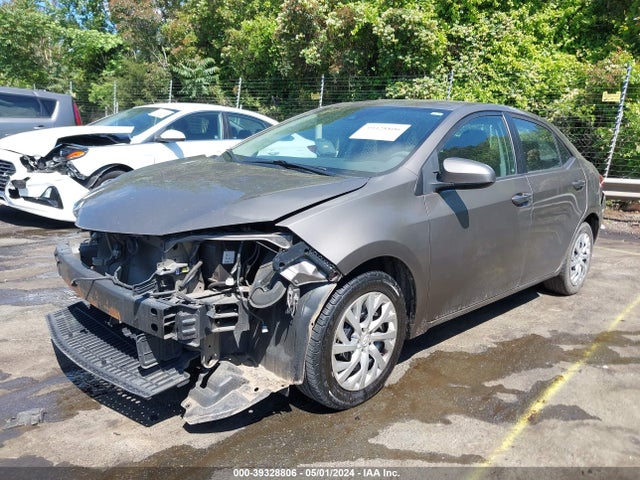 Toyota COROLLA LE 2018 5YFBURHE2JP743543 Image 2