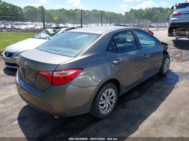 Toyota COROLLA LE 2018 5YFBURHE2JP743543 Image 4