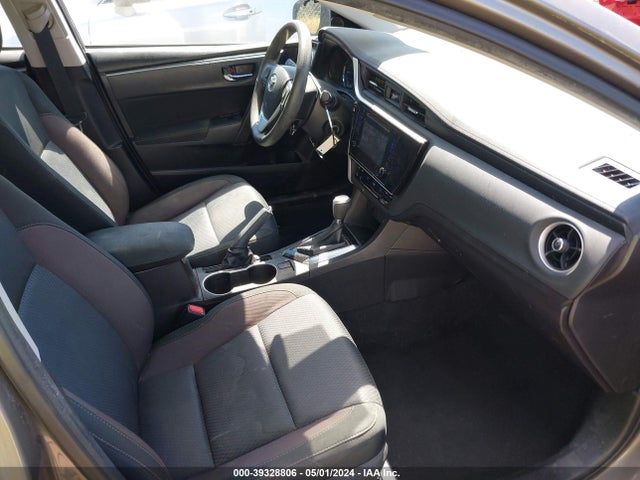 Toyota COROLLA LE 2018 5YFBURHE2JP743543 Image 5