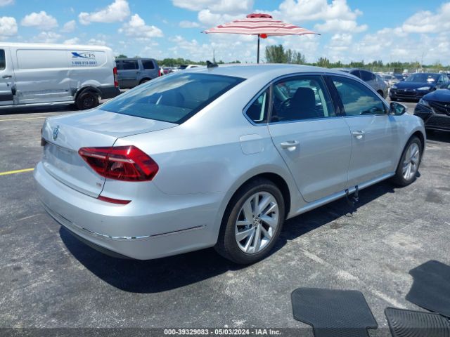1VWBA7A35JC003562 Volkswagen Passat 2.0t Se