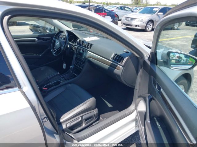 1VWBA7A35JC003562 Volkswagen Passat 2.0t Se