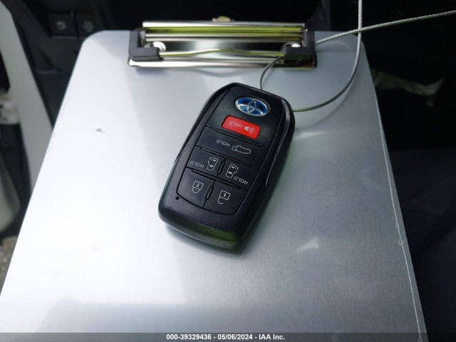 Toyota SIENNA XLE 2021 5TDYRKEC2MS024570 Image 11