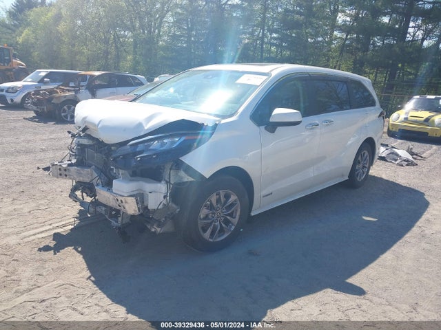 Toyota SIENNA XLE 2021 5TDYRKEC2MS024570 Image 2