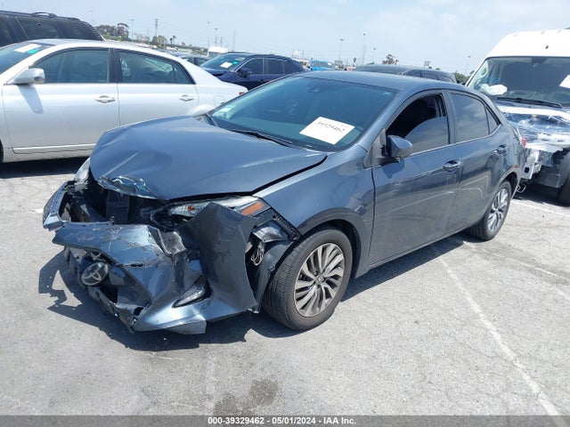 Toyota Corolla Xle 2018 5YFBURHE8JP739772 Image 2