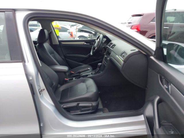 1VWAT7A37EC102993 Volkswagen Passat 1.8t Wolfsburg Edition