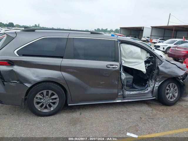 Toyota SIENNA XLE 2021 5TDYRKEC4MS067095 Image 13