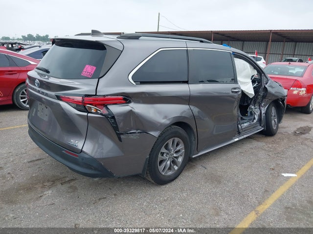 Toyota SIENNA XLE 2021 5TDYRKEC4MS067095 Image 4