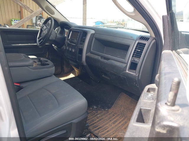 1C6RR7FG3KS608376 RAM 1500 Classic Tradesman Quad Cab 4x4 6'4 Box