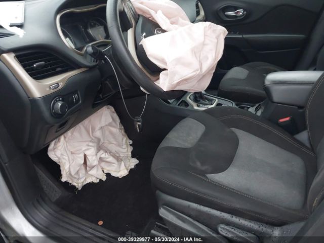 1C4PJLAB8GW217025 Jeep Cherokee Sport