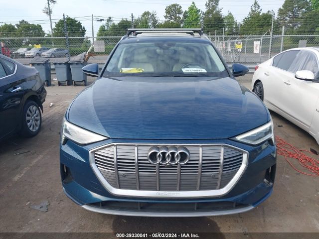 WA1LAAGE3KB009035 Audi E-tron Premium Plus