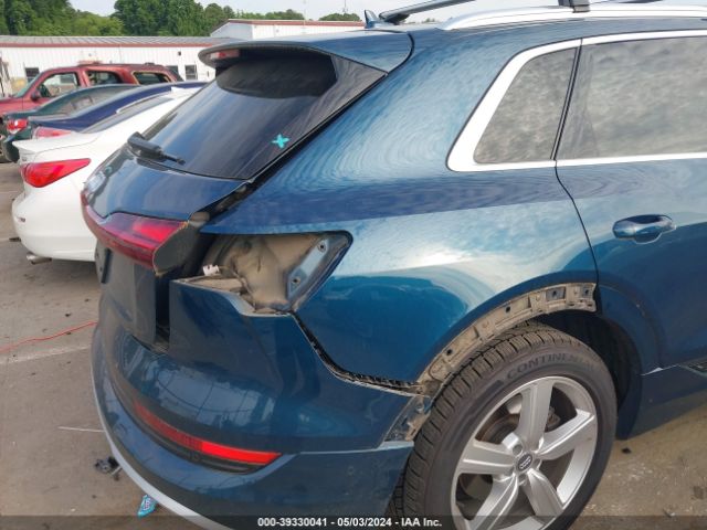WA1LAAGE3KB009035 Audi E-tron Premium Plus