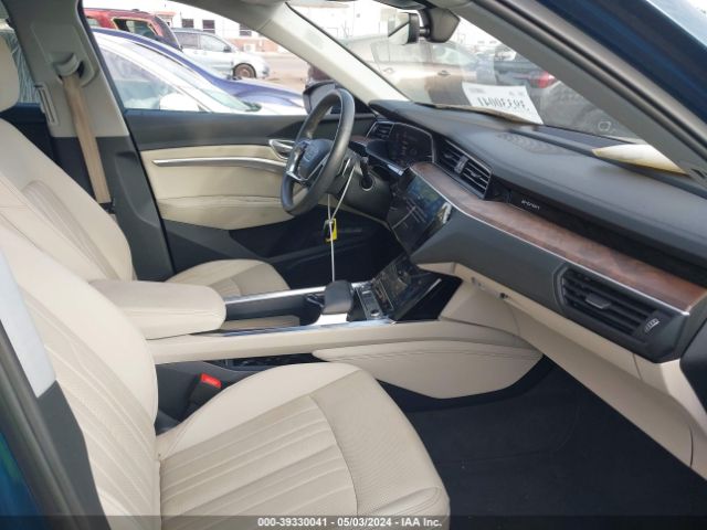 WA1LAAGE3KB009035 Audi E-tron Premium Plus