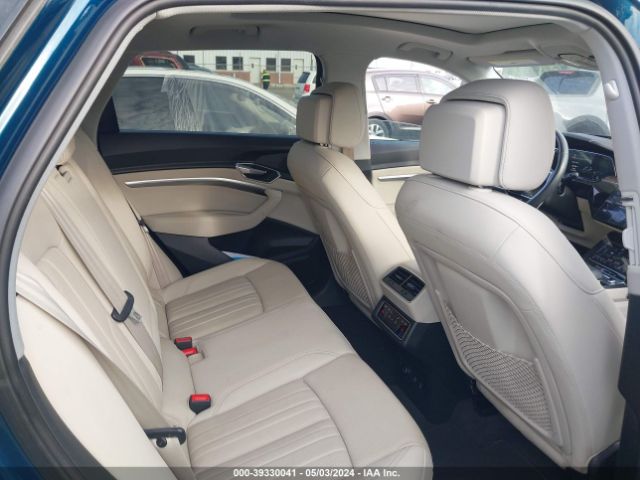 WA1LAAGE3KB009035 Audi E-tron Premium Plus