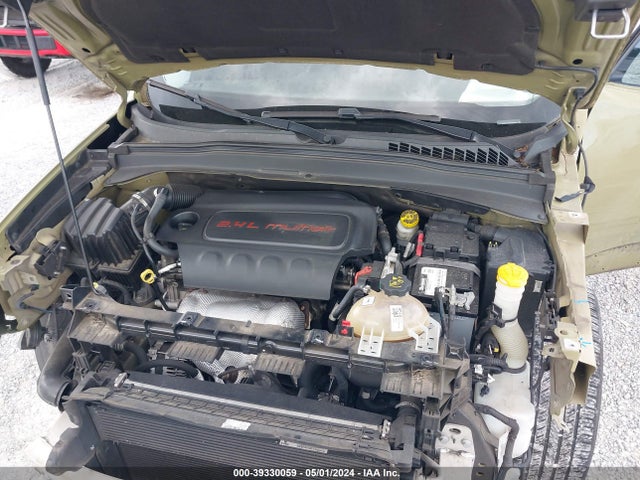 ZACCJABT2FPB86828 Jeep Renegade Latitude