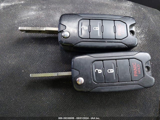 ZACCJABT2FPB86828 Jeep Renegade Latitude