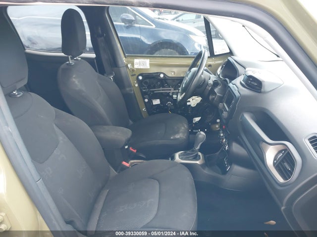 ZACCJABT2FPB86828 Jeep Renegade Latitude