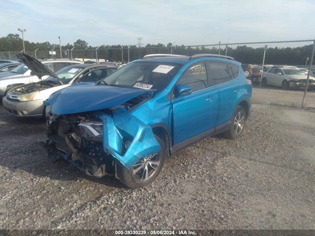 JTMWFREV7JD131423 Toyota Rav4 Xle