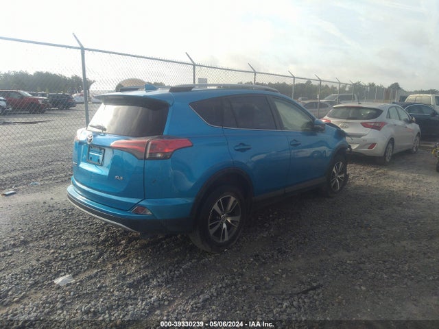 JTMWFREV7JD131423 Toyota Rav4 Xle