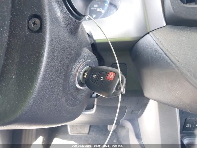Toyota RAV4 LE 2017 2T3ZFREV3HW346730 Image 11