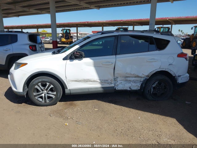 Toyota RAV4 LE 2017 2T3ZFREV3HW346730 Image 14