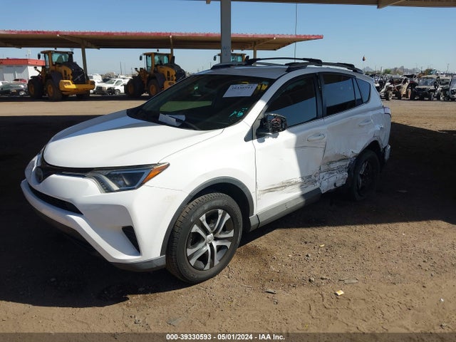 Toyota RAV4 LE 2017 2T3ZFREV3HW346730 Image 2
