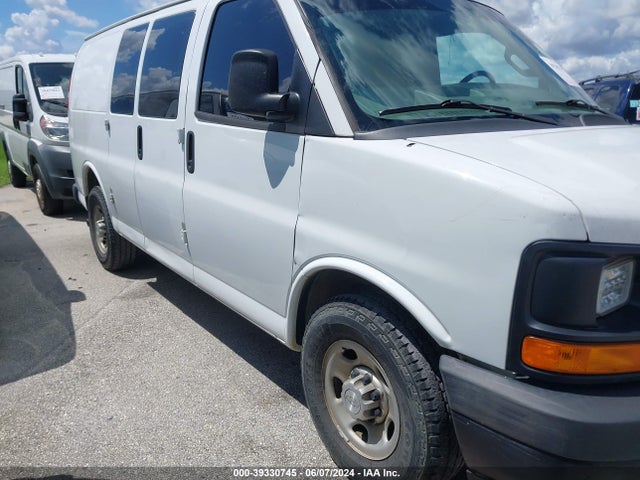 Chevrolet Express 2500 Work Van 2017 1GCWGAFF5H1310075 Image 13