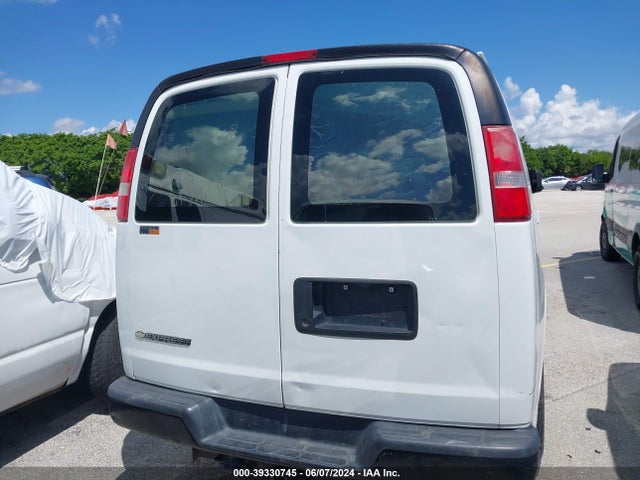 Chevrolet Express 2500 Work Van 2017 1GCWGAFF5H1310075 Image 16