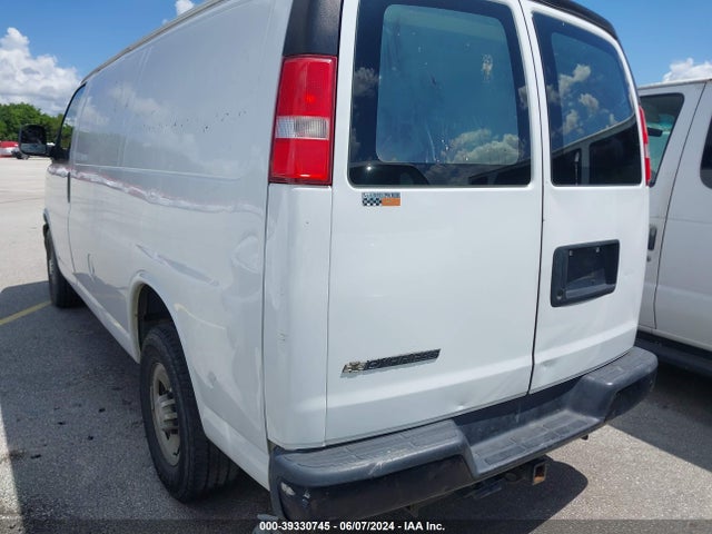 Chevrolet Express 2500 Work Van 2017 1GCWGAFF5H1310075 Image 3