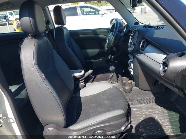 2008 MINI COOPER CLUBMAN WMWML33528TJ47087 Photo 4