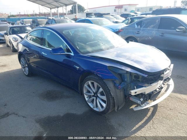 39330893 :رقم المزاد ، 5YJ3E1EAXJF164431 vin ، 2018 Tesla Model 3 Long Range/mid Range مزاد بيع