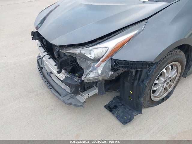 Toyota Prius Two 2017 JTDKBRFU5H3033734 Image 6