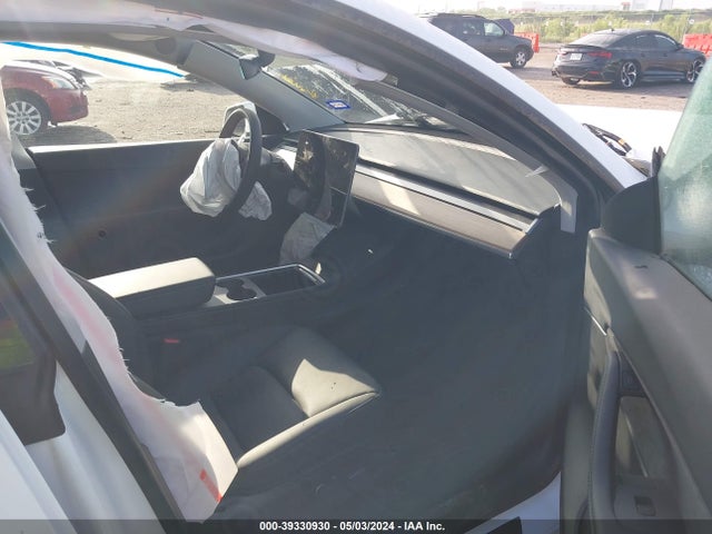 5YJYGDED2MF109679 Tesla Model Y Standard Range Rear-wheel Drive