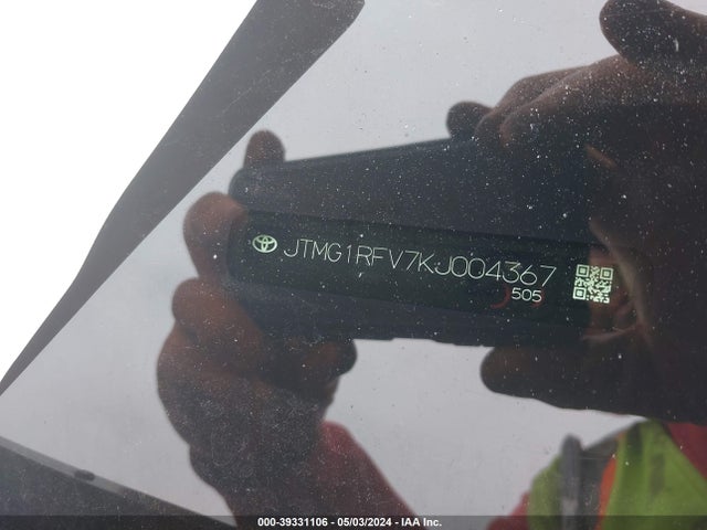 Toyota RAV4 LE 2019 JTMG1RFV7KJ004367 Image 17