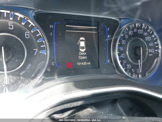 Chrysler 200 Limited Platinum 2016 1C3CCCAB0GN195377 Image 16