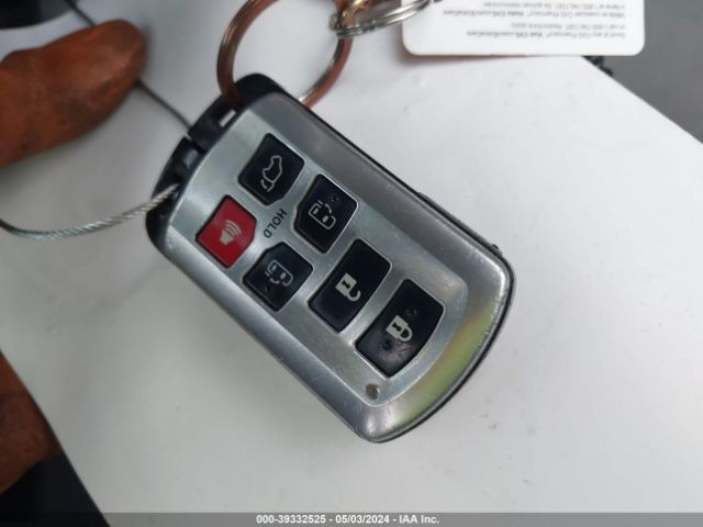 5TDYK3DC8FS635590 Toyota Sienna Xle Premium 8 Passenger