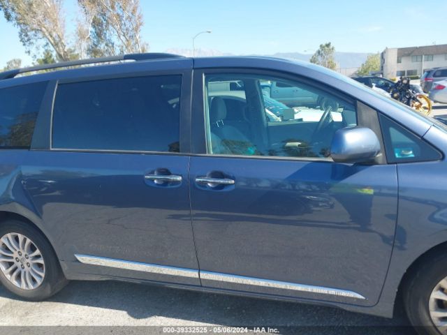 5TDYK3DC8FS635590 Toyota Sienna Xle Premium 8 Passenger