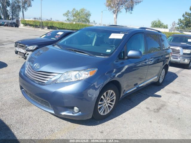 5TDYK3DC8FS635590 Toyota Sienna Xle Premium 8 Passenger