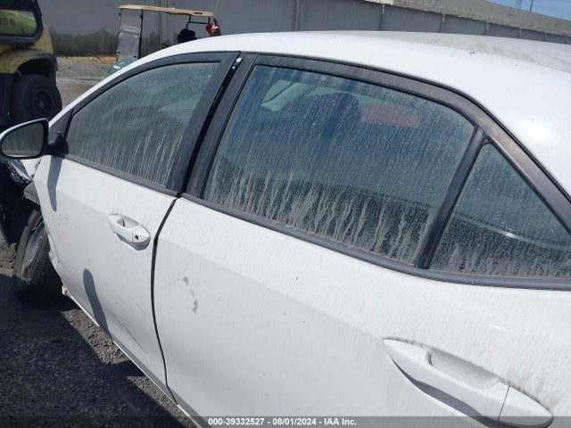 Toyota COROLLA LE 2018 2T1BURHE1JC052407 Image 15