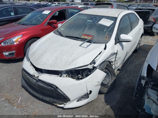 Toyota COROLLA LE 2018 2T1BURHE1JC052407 Image 2